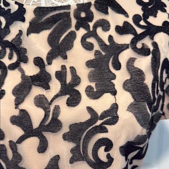 Tahari Arthur S. Levine Black and Cream Mini Cocktail Dress 8 - Picture 4 of 15